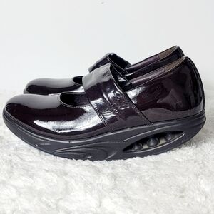RYN Womens Size 7.5 Burgundy Wine Patent Leather Mary Jane Rocking Shoes